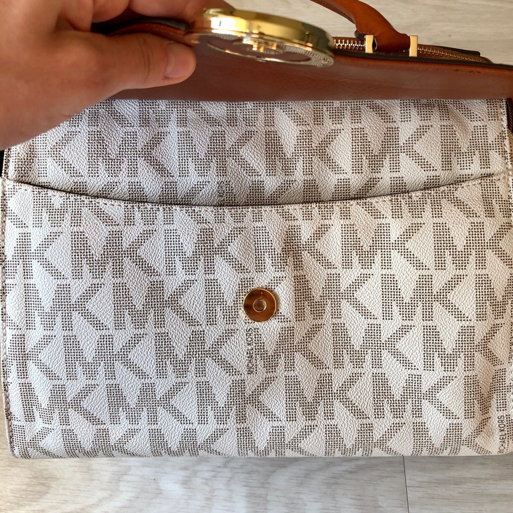 MICHAEL KORS Hudson Large Signature PVC Satchel - Picture 4 of 8